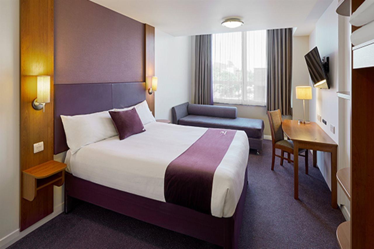 Premier Inn Cambridge Girton  Buitenkant foto