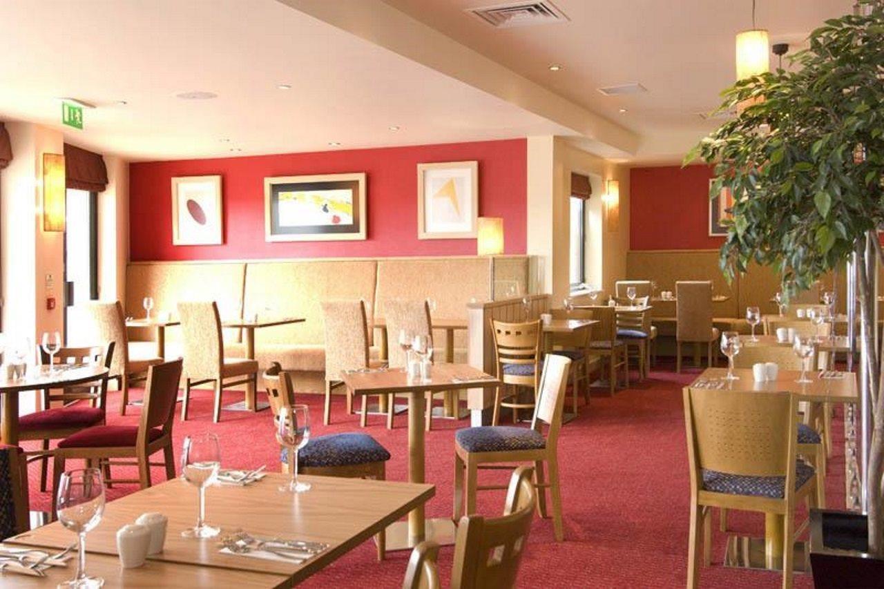 Premier Inn Cambridge Girton  Buitenkant foto
