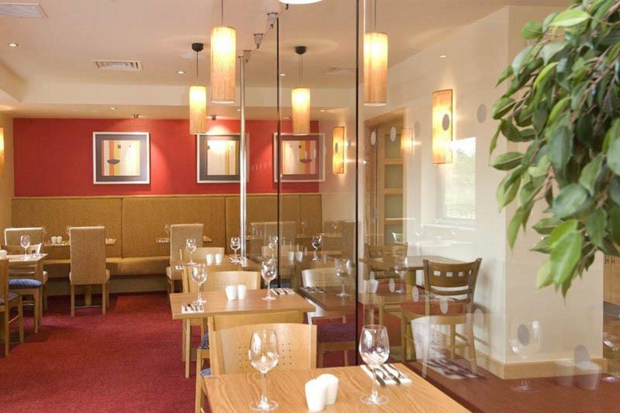 Premier Inn Cambridge Girton  Buitenkant foto