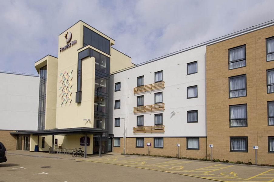 Premier Inn Cambridge Girton  Buitenkant foto
