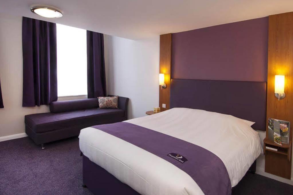 Premier Inn Cambridge Girton  Buitenkant foto