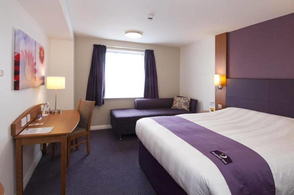 Premier Inn Cambridge Girton  Buitenkant foto