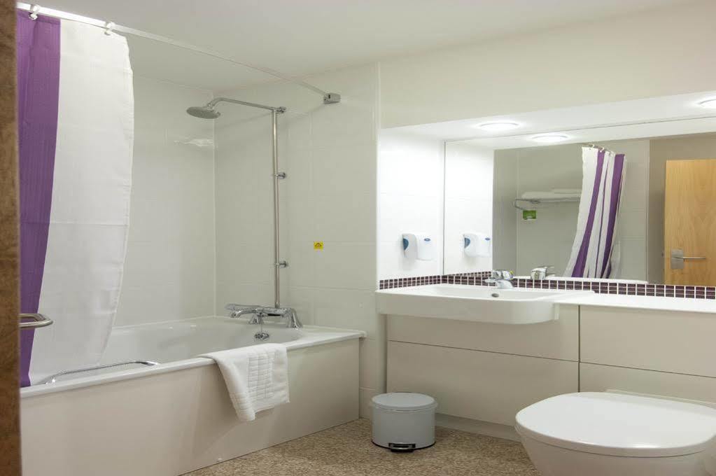 Premier Inn Cambridge Girton  Buitenkant foto