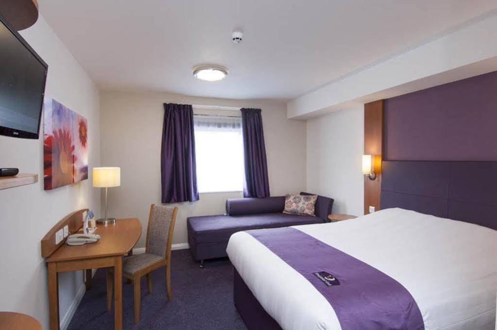 Premier Inn Cambridge Girton  Buitenkant foto
