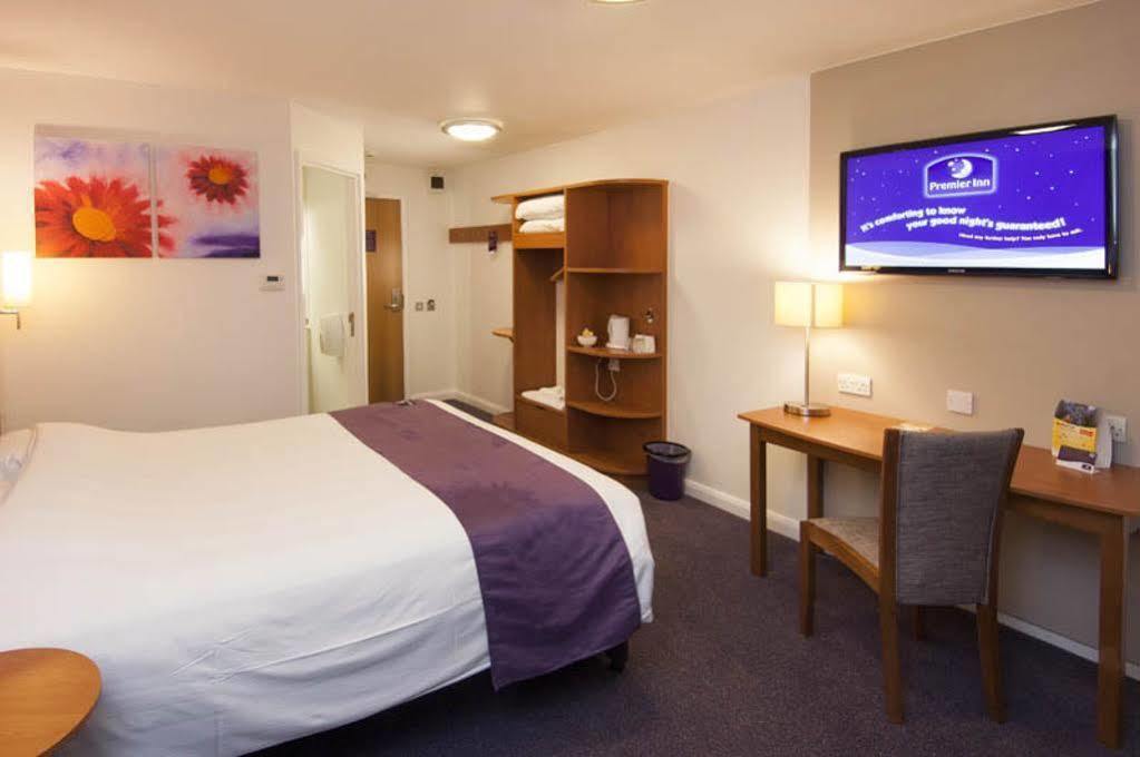 Premier Inn Cambridge Girton  Buitenkant foto