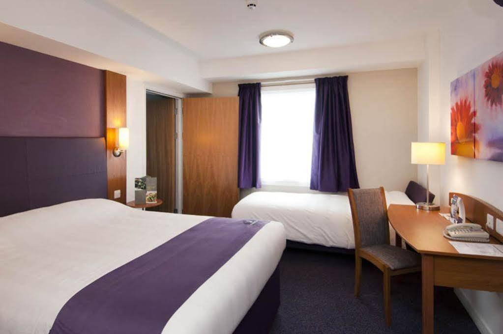 Premier Inn Cambridge Girton  Buitenkant foto